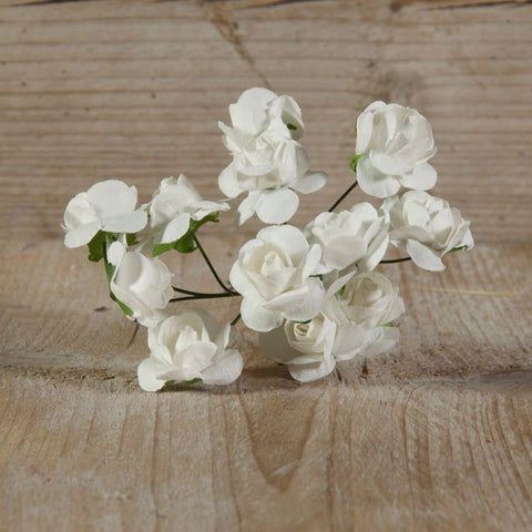 Cadeaudecoratie Roosje Wit - Kadopapier.net Cadeaudecoratie Roosje Wit - Kadopapier.net