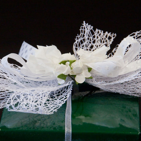 Cadeaudecoratie Roosje Wit - Kadopapier.net Cadeaudecoratie Roosje Wit - Kadopapier.net