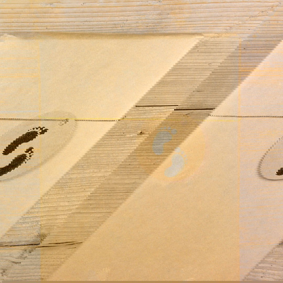 Kraftlabel Babyvoetjes Goud - Kadopapier.net